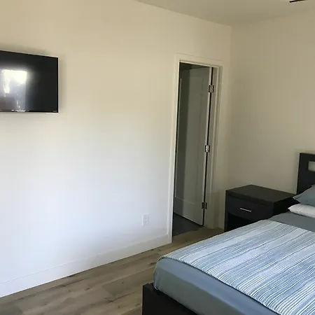 Modern Hillcrest 2 Bedroom
